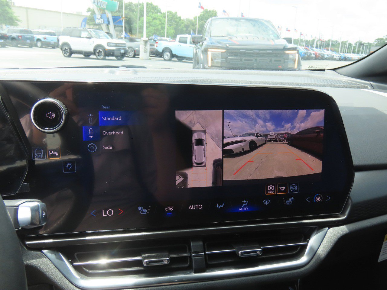 Used 2026 Chevrolet Equinox EV LT w/ Comfort Package FWD image 28