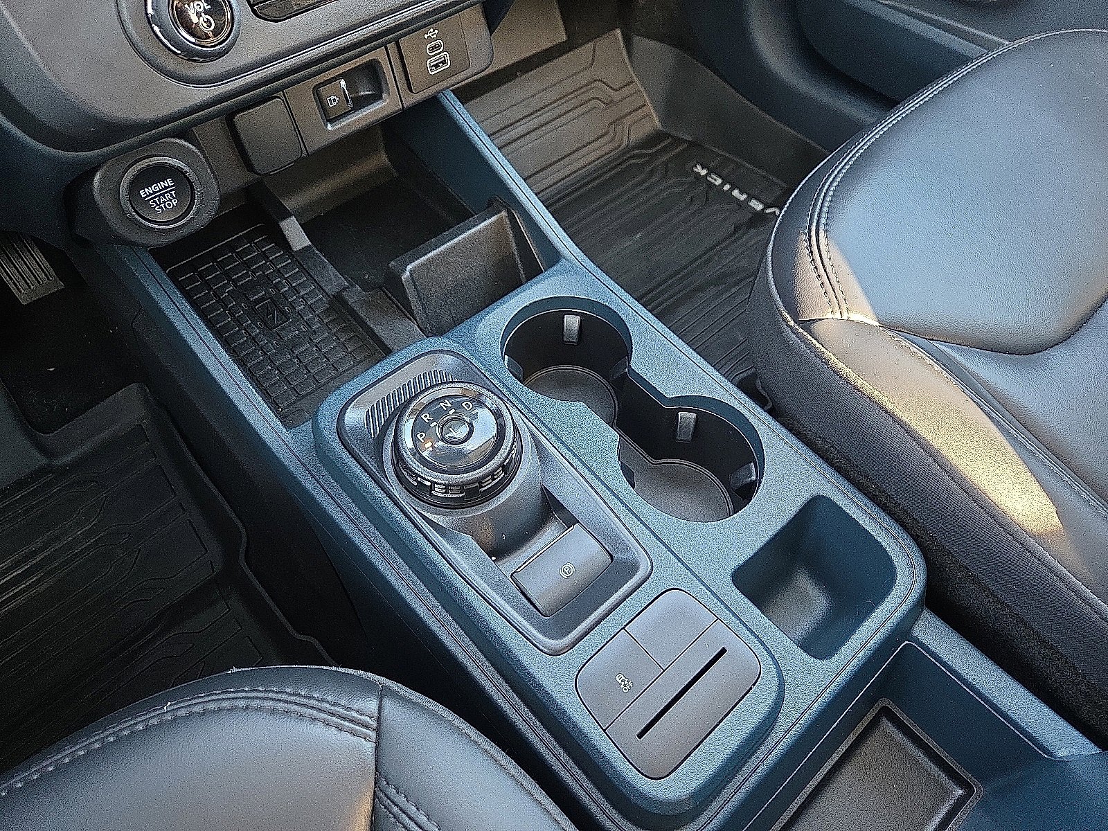 Certified 2025 Ford Maverick Lariat w/ Black Appearance Package image 25