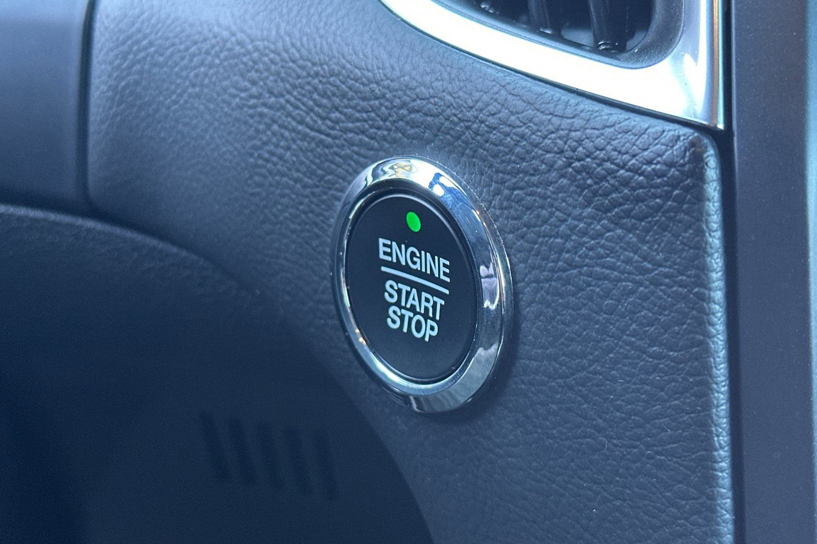 Certified 2024 Ford Edge Titanium image 24