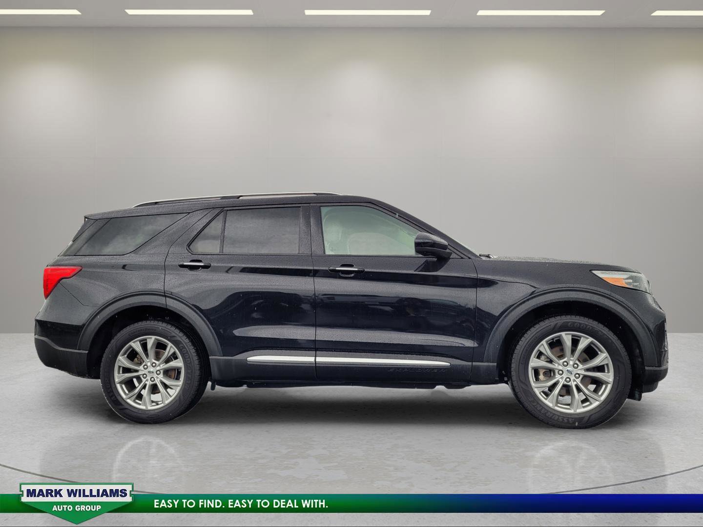 Certified 2022 Ford Explorer Limited AWD/4WD image 2