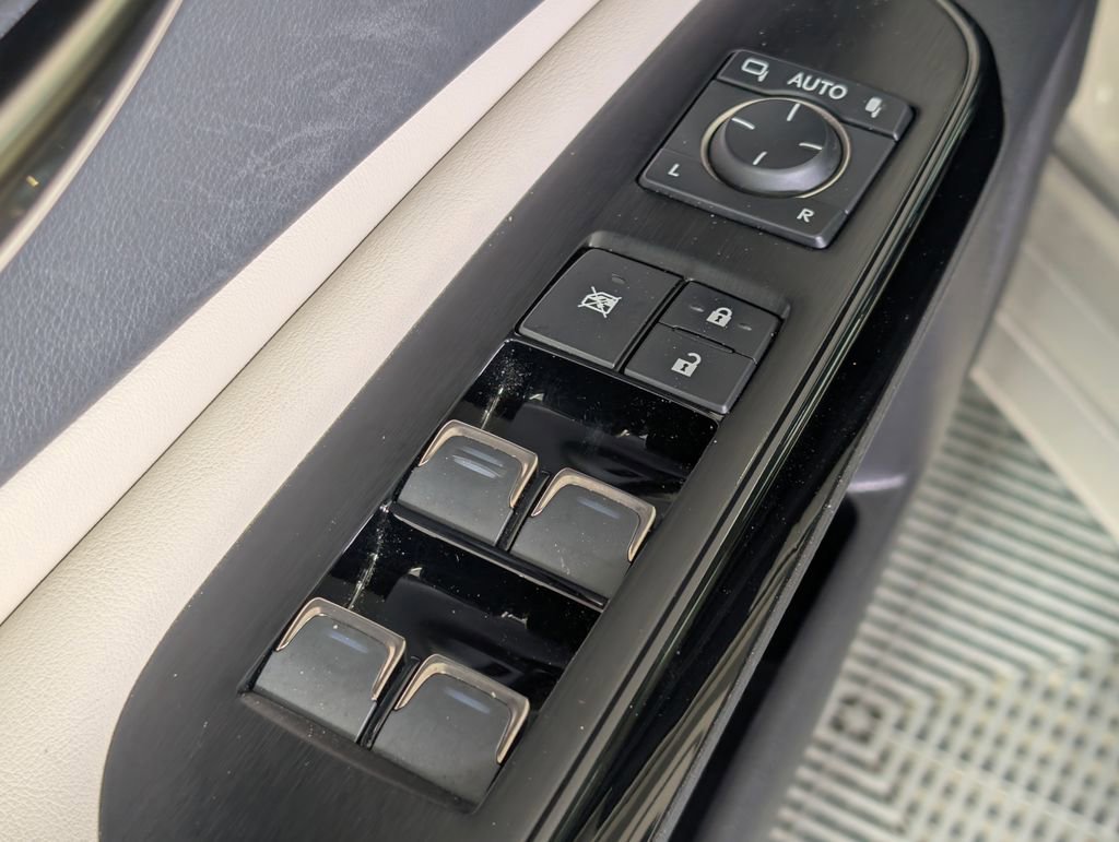 Used 2023 Lexus ES 300h w/ Premium Package image 22