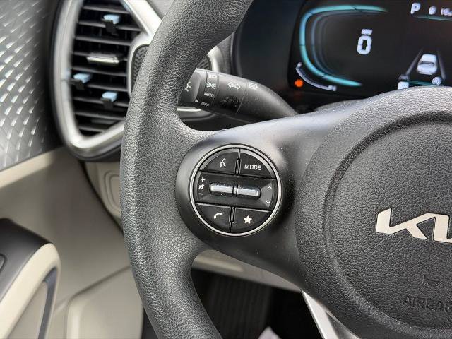 Used 2025 Kia Soul LX FWD image 16