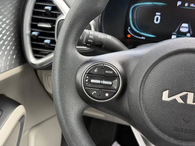 Used 2025 Kia Soul LX image 16
