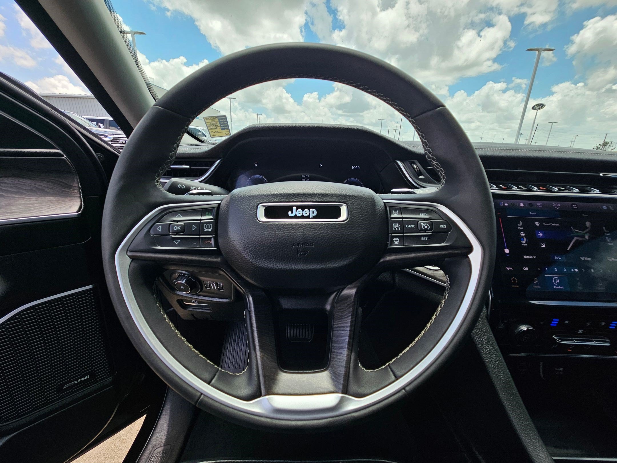 Used 2023 Jeep Grand Cherokee L Limited w/ Luxury Tech Group II AWD/4WD image 17