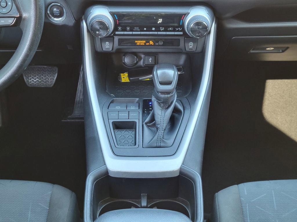 Used 2022 Toyota RAV4 XLE image 22