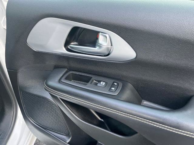 Used 2025 Chrysler Pacifica Limited FWD image 13