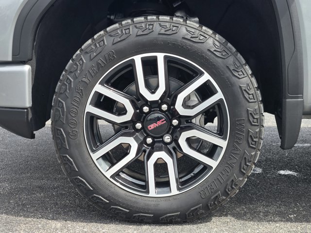 Used 2025 GMC Sierra 1500 AT4 w/ AT4 Premium Package AWD/4WD image 10