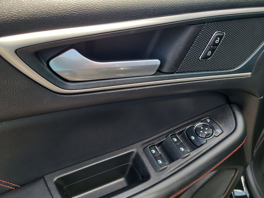 Certified 2024 Ford Edge ST-Line AWD/4WD image 15