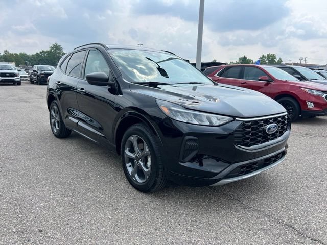 Certified 2024 Ford Escape ST-Line w/ Tech Pack #1 AWD/4WD image 3