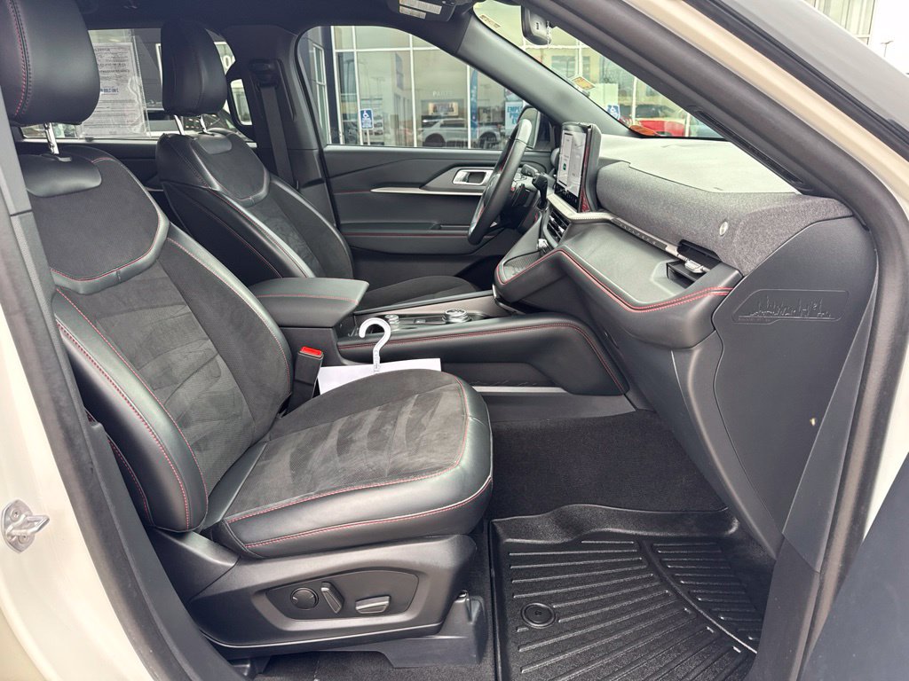 Certified 2025 Ford Explorer ST AWD/4WD image 30