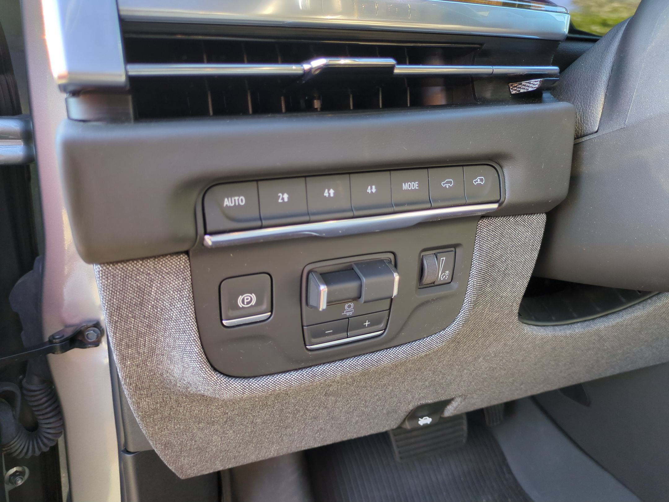 Used 2025 Cadillac Escalade ESV Sport Platinum w/ LPO, Floor Liner Package AWD/4WD image 18