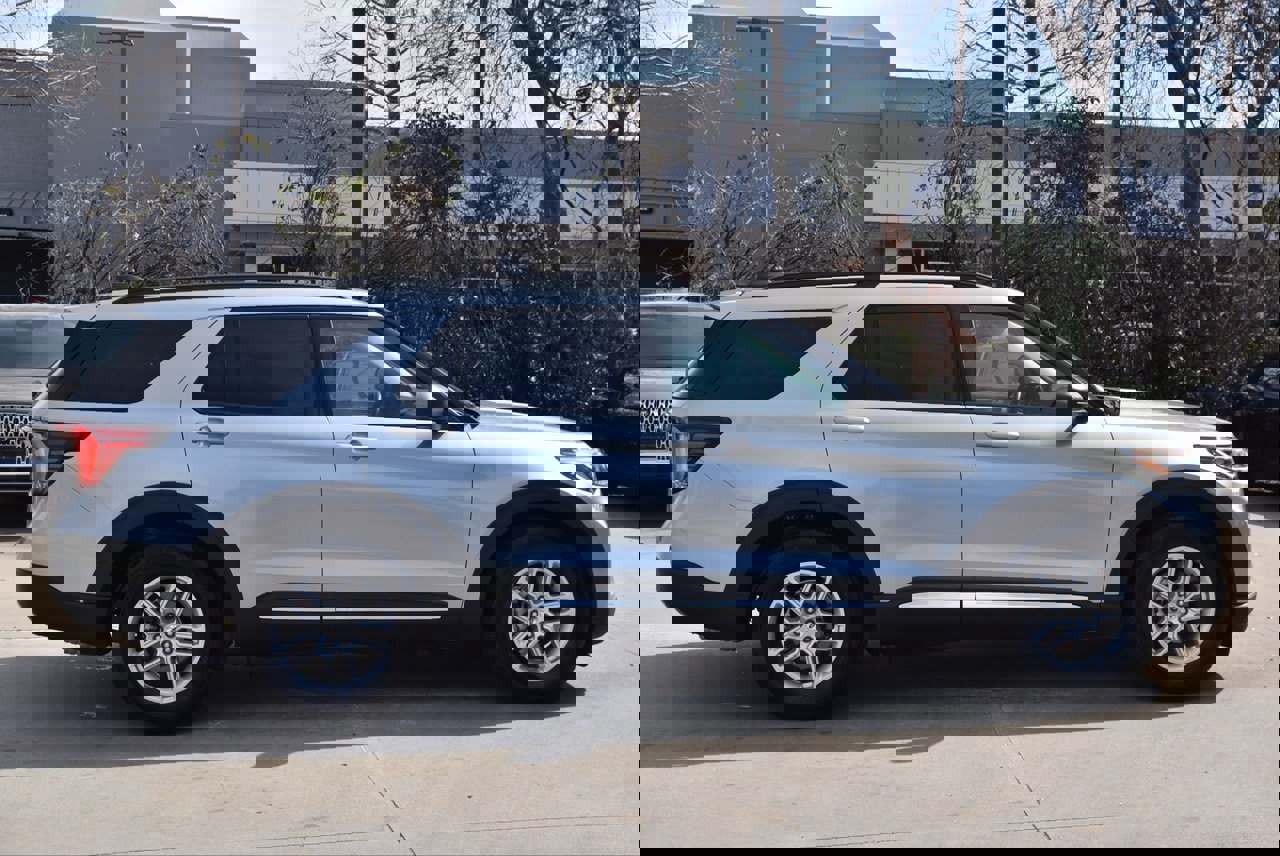 Certified 2025 Ford Explorer Active w/ Active Comfort Package image 10