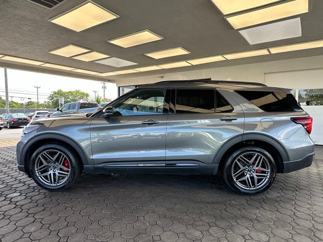 Certified 2025 Ford Explorer ST AWD/4WD image 2