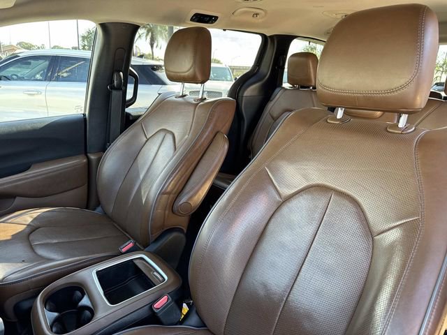 Used 2018 Chrysler Pacifica Limited image 17