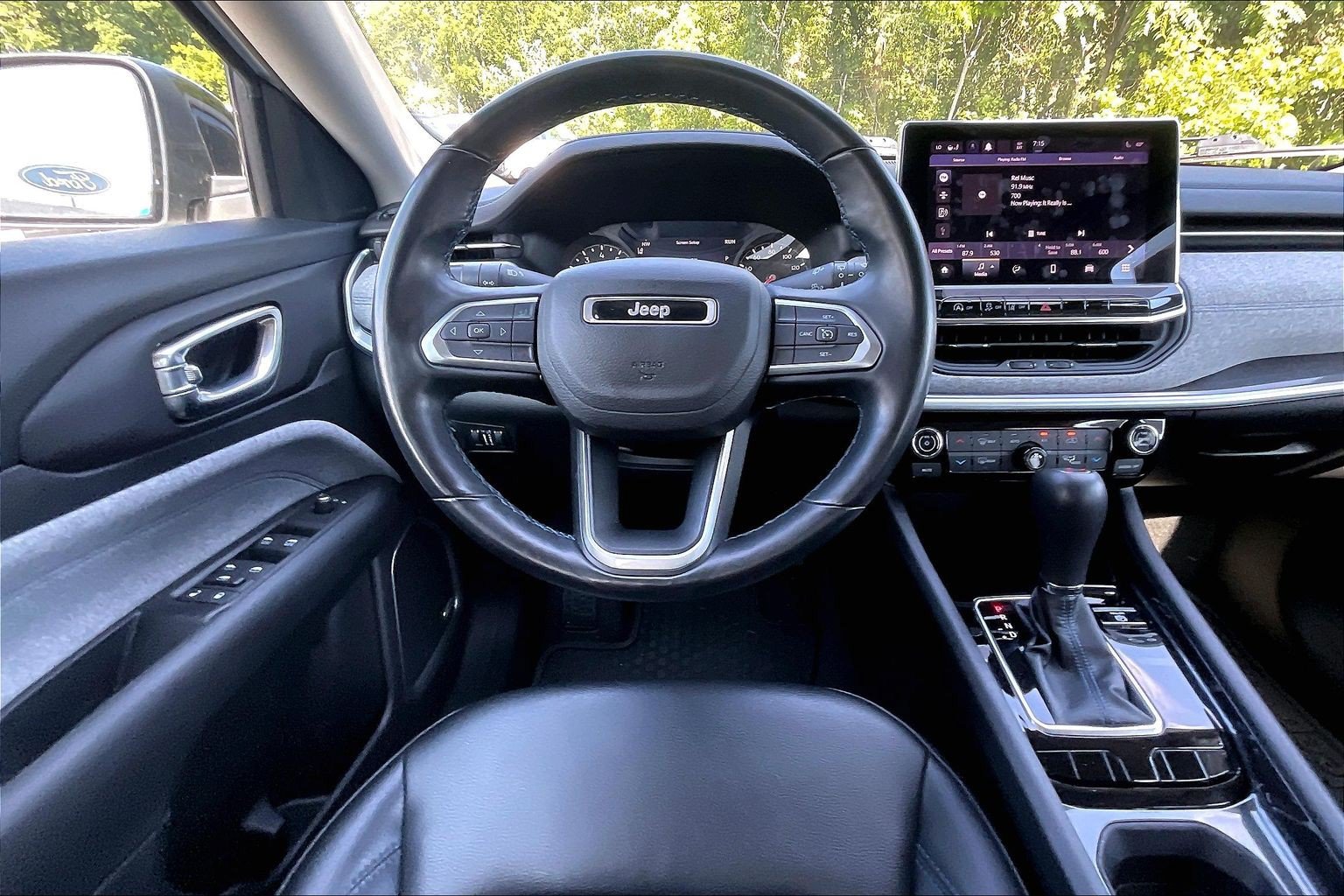 Used 2022 Jeep Compass Latitude w/ Sun and Sound Group FWD image 5