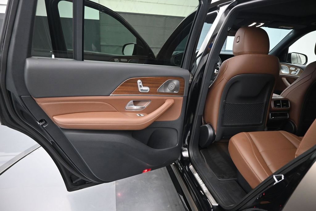 Used 2025 Mercedes-Benz GLS 450 4MATIC image 10