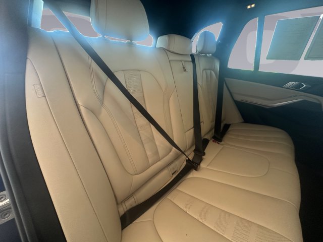 Used 2022 BMW X5 xDrive45e w/ Luxury Seating Package AWD/4WD image 18