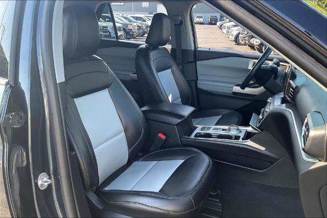 Certified 2022 Ford Explorer XLT w/ Equipment Group 202A RWD image 7