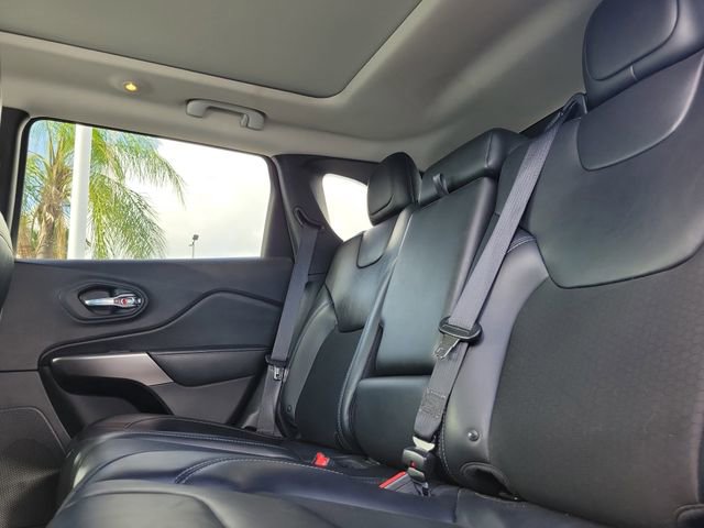 Used 2019 Jeep Cherokee Latitude Plus w/ Comfort/Convenience Group AWD/4WD image 9