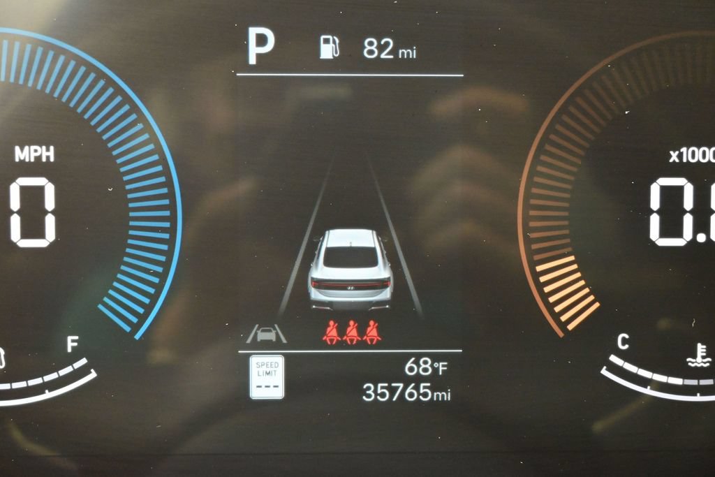 Used 2025 Hyundai Sonata SEL FWD image 12