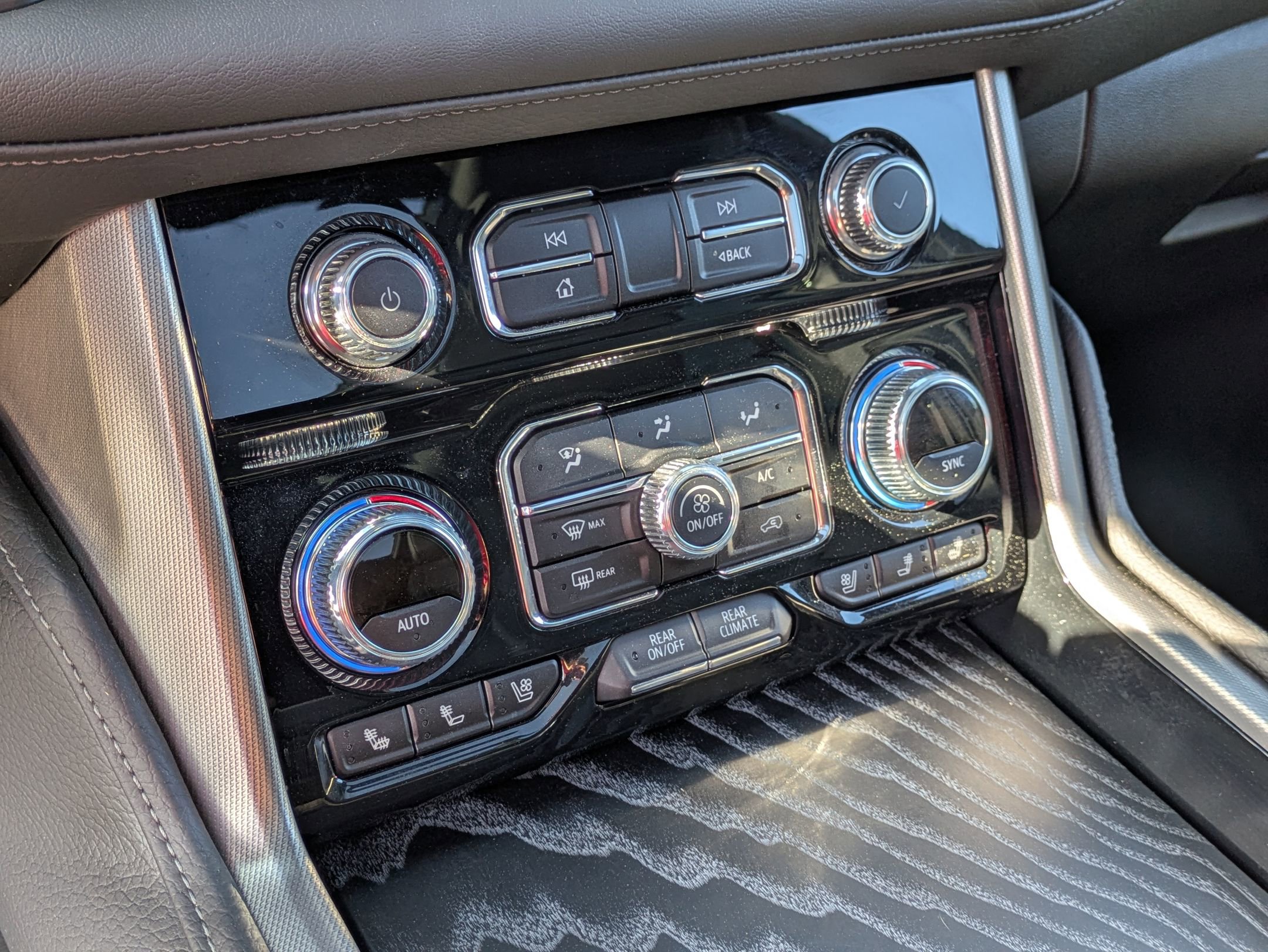 Used 2023 GMC Yukon Denali w/ LPO, Floor Liner Package AWD/4WD image 24