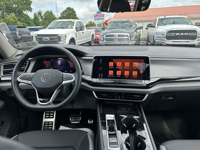 Used 2024 Volkswagen Atlas Peak Edition SE AWD/4WD image 26