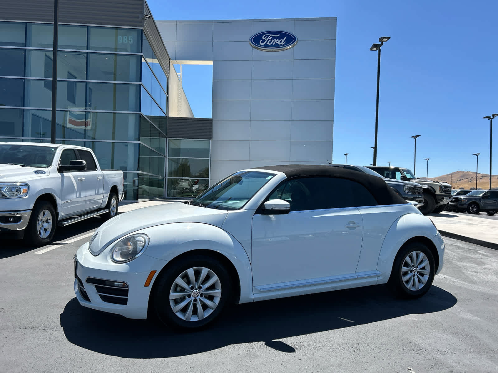 Used 2018 Volkswagen Beetle 2.0T S image 1