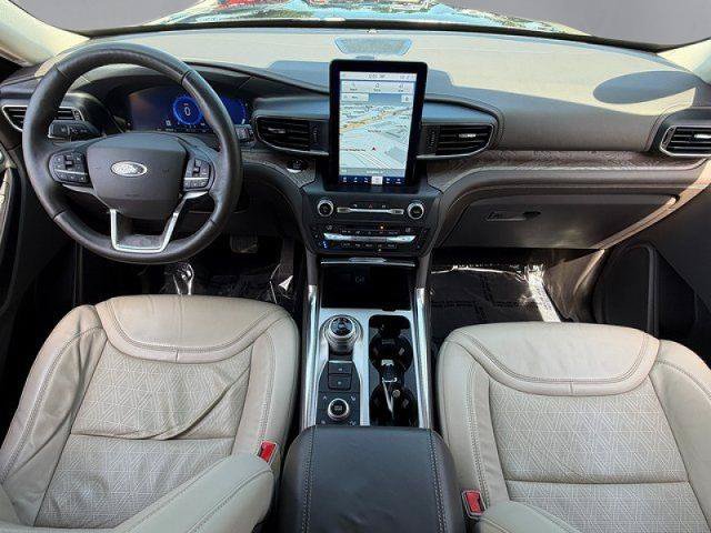 Certified 2020 Ford Explorer Platinum w/ Premium Technology Package AWD/4WD image 3