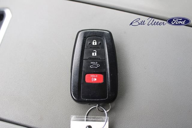 Used 2021 Toyota Highlander XLE FWD image 11