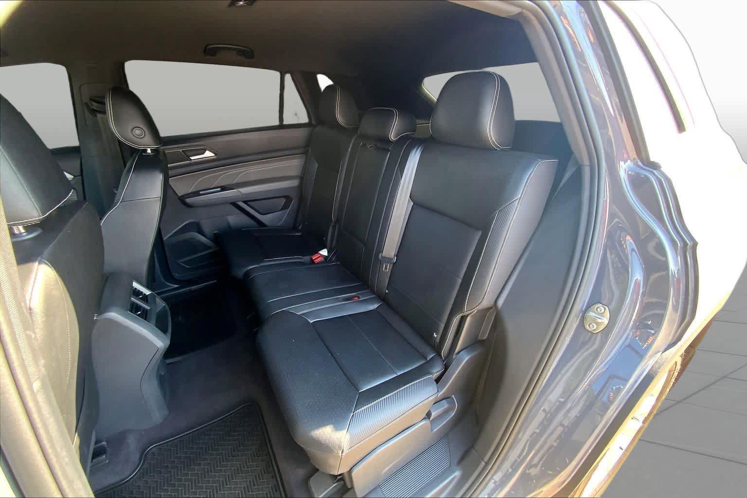 Used 2021 Volkswagen Atlas Cross Sport SE w/ V6 Towing Package FWD image 21