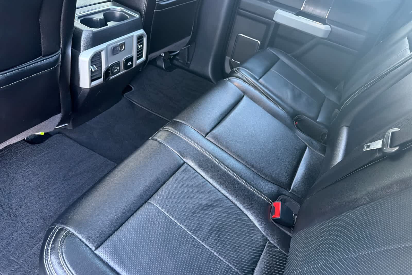 Certified 2020 Ford F250 Lariat w/ Lariat Ultimate Package AWD/4WD image 4