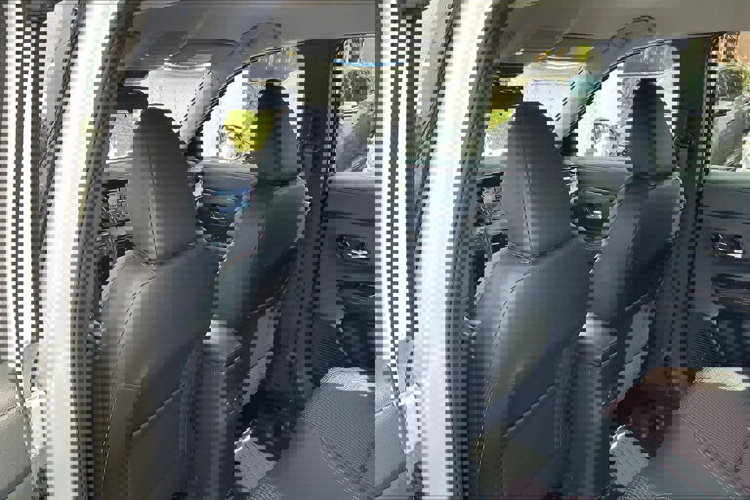 Used 2025 Nissan Kicks SR image 14