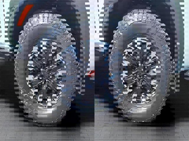 Used 2023 Nissan Frontier PRO-4X w/ Pro Convenience Package image 9