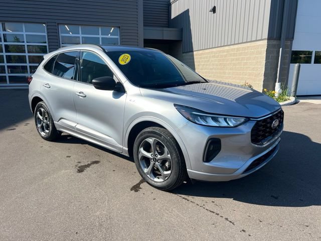 Certified 2023 Ford Escape ST-Line w/ Tech Pack #1 AWD/4WD image 3