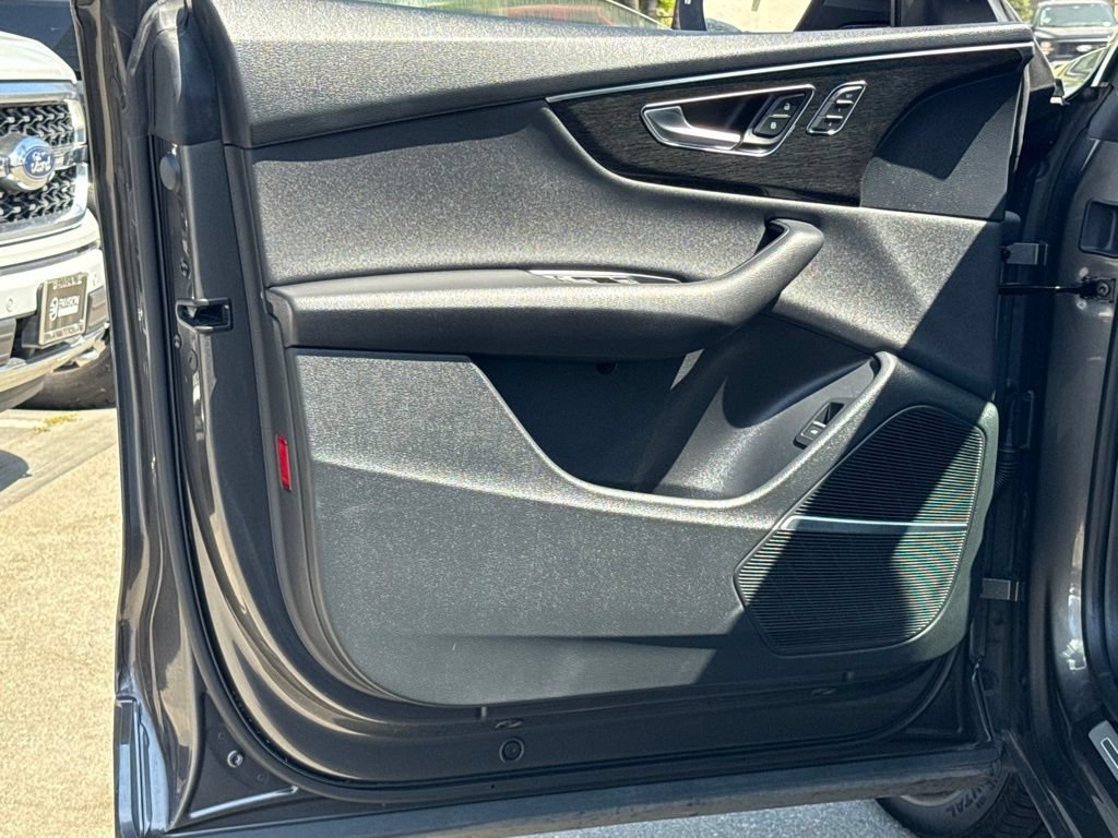 Used 2019 Audi Q8 Premium Plus AWD/4WD image 23