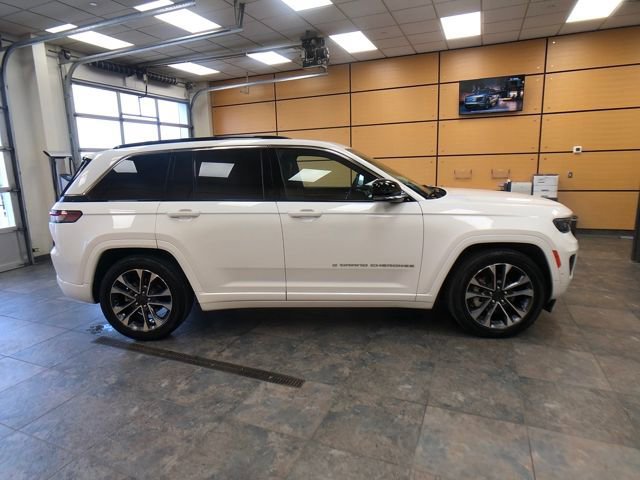 Used 2024 Jeep Grand Cherokee Overland w/ Luxury Tech Group IV image 6