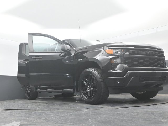 Used 2023 Chevrolet Silverado 1500 Custom w/ 2.7L Blackout Package AWD/4WD image 33