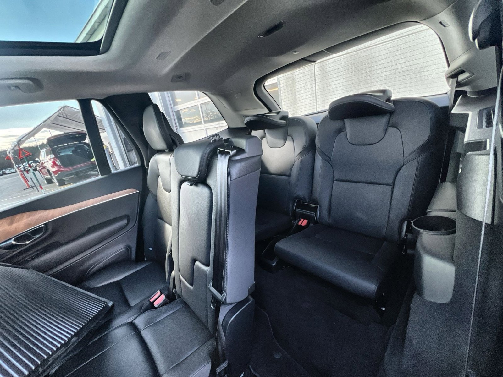 Used 2022 Volvo XC90 T6 Momentum w/ Climate Package image 26