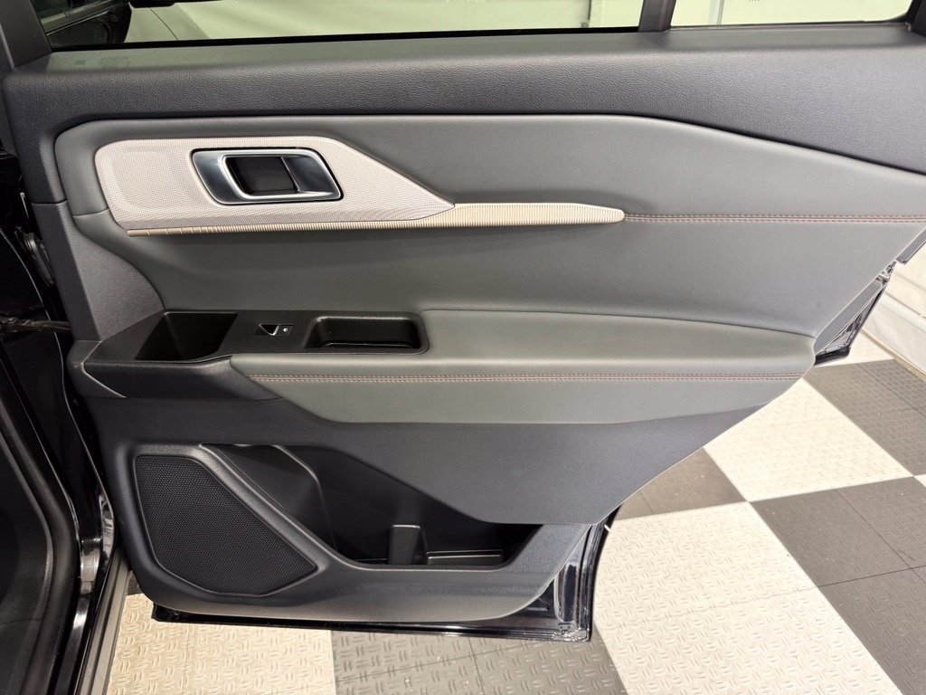 Certified 2025 Ford Explorer Active AWD/4WD image 29