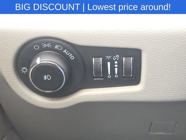Used 2023 Chrysler Pacifica Touring-L FWD image 32