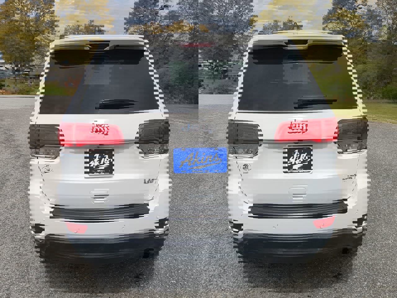 Used 2019 Jeep Grand Cherokee Laredo w/ Laredo X Package image 3