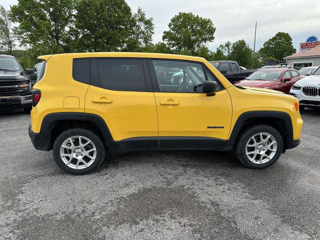 Used 2023 Jeep Renegade Latitude AWD/4WD image 7