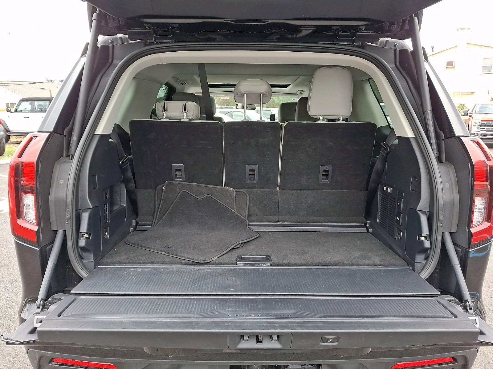 Certified 2025 Ford Expedition Active AWD/4WD image 31