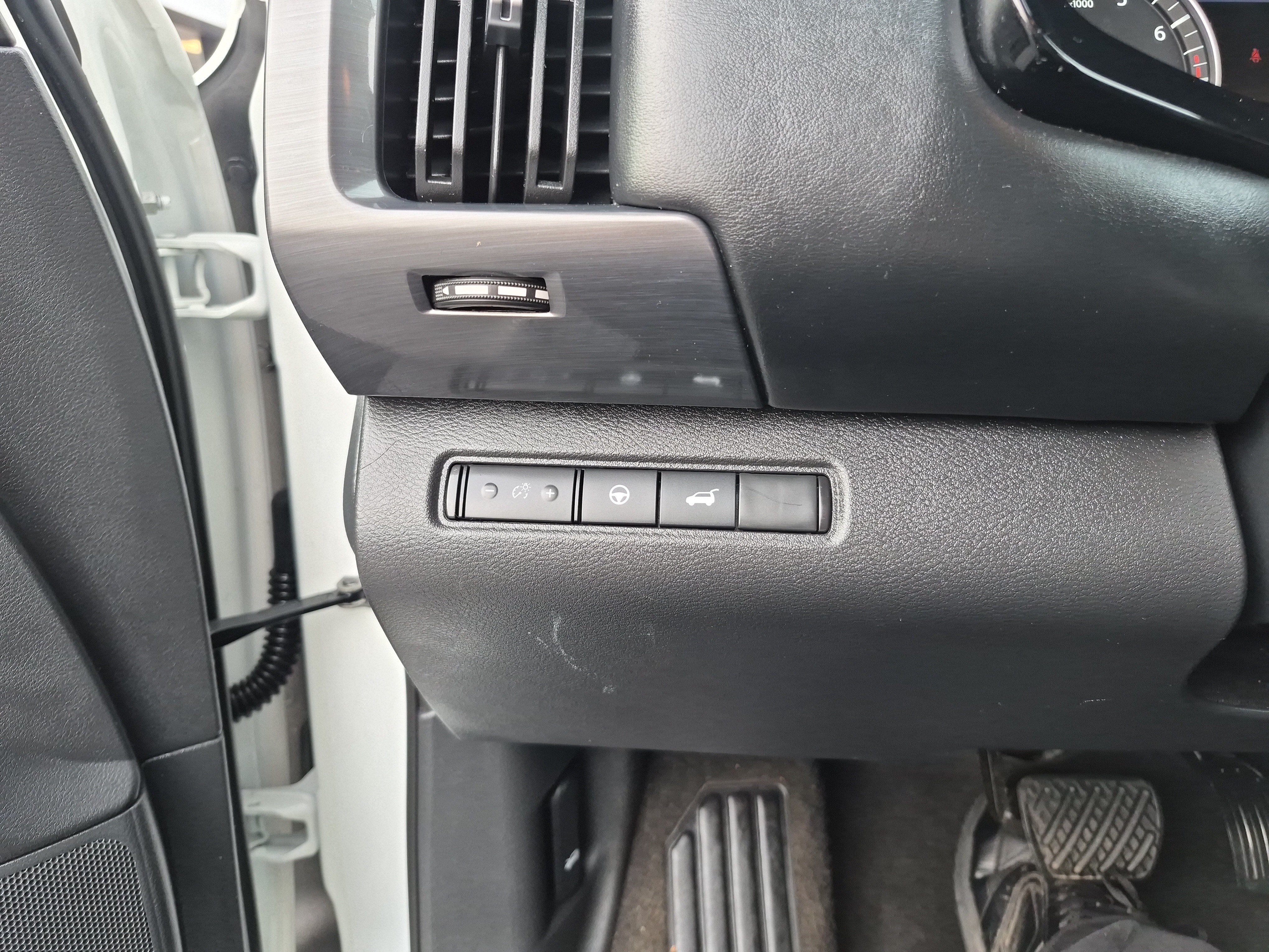 Used 2024 Nissan Pathfinder SL AWD/4WD image 22