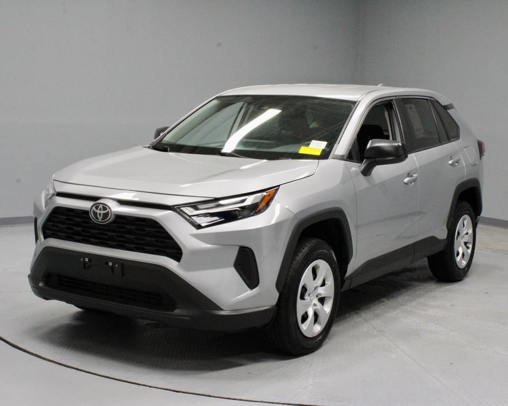 Used 2025 Toyota RAV4 LE AWD/4WD image 7