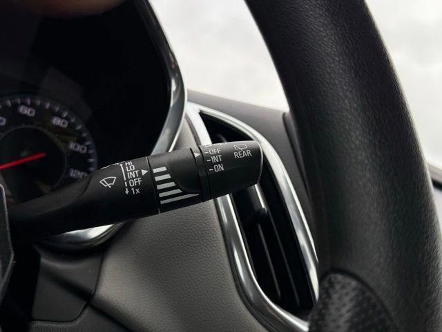 Used 2020 Chevrolet Equinox LS image 24