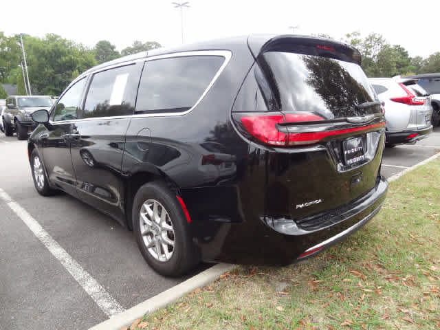 Used 2025 Chrysler Pacifica Select FWD image 6