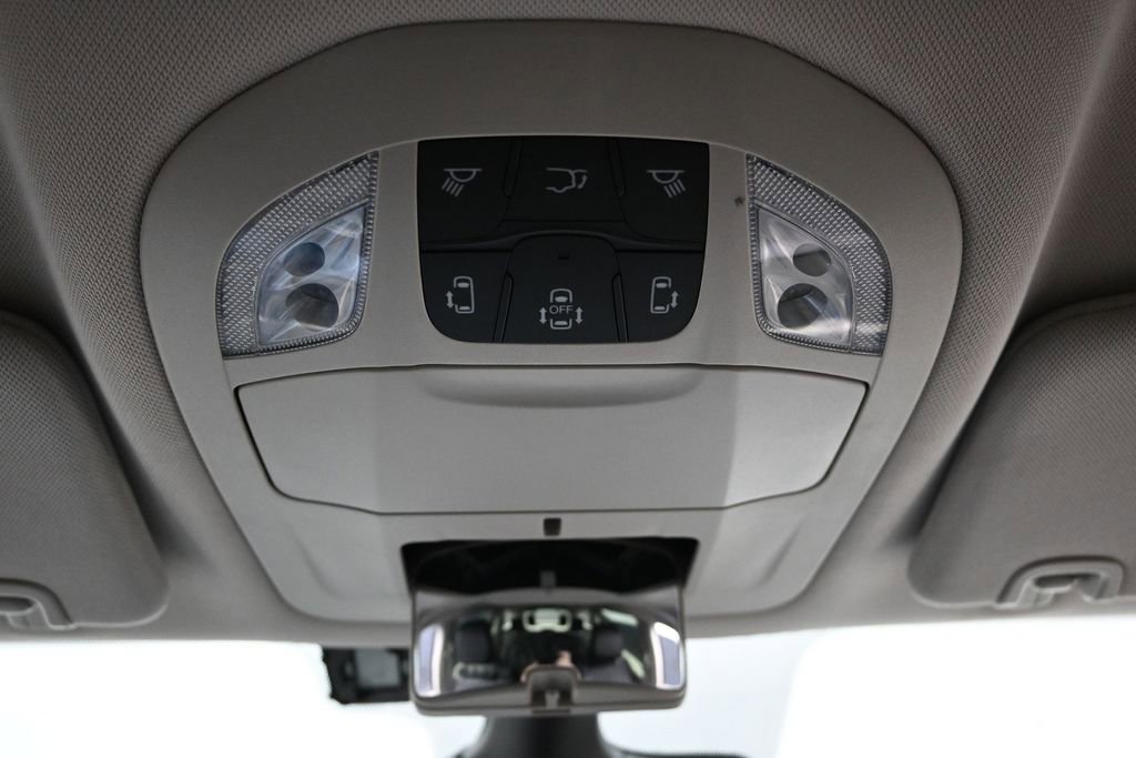 Used 2023 Chrysler Pacifica Touring-L FWD image 43