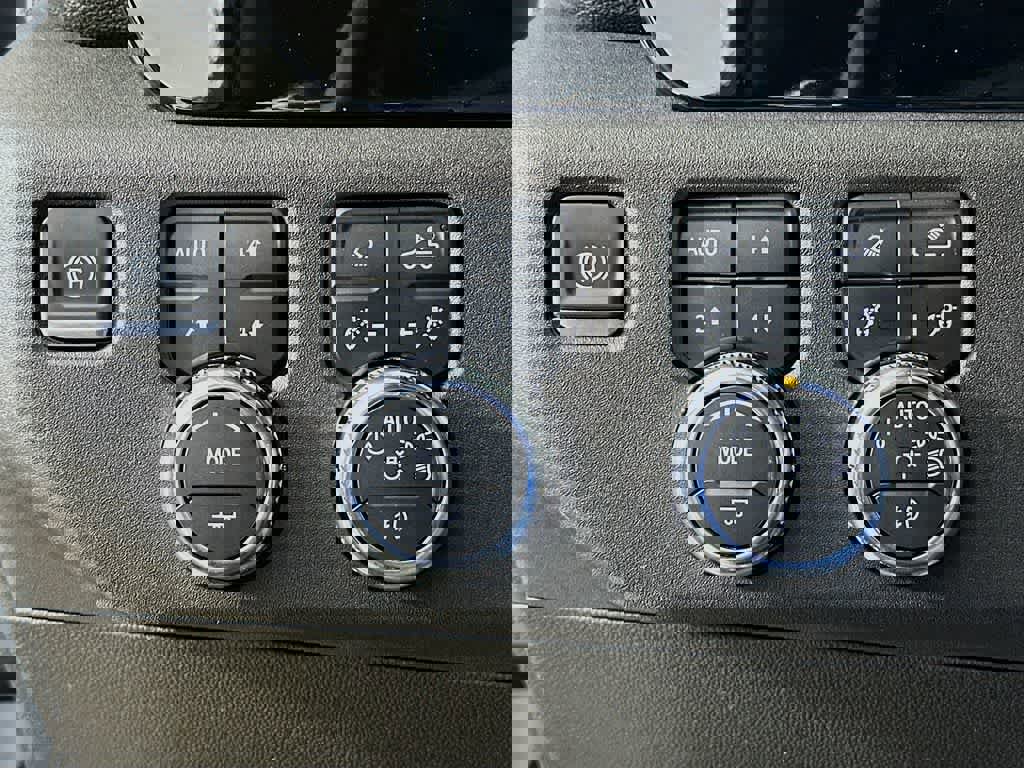 Used 2024 GMC Sierra 2500 SLT w/ SLT Premium Package image 27