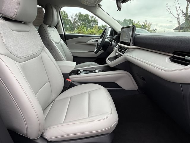 Certified 2025 Ford Explorer Active w/ Active Comfort Package AWD/4WD image 25